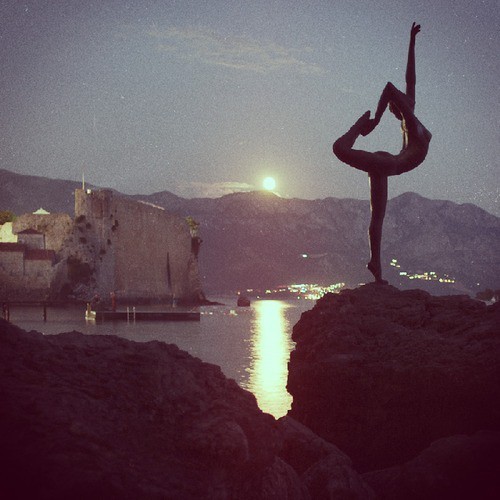 yoga love (photo courtesy of meditationtemptation.tumblr.com)