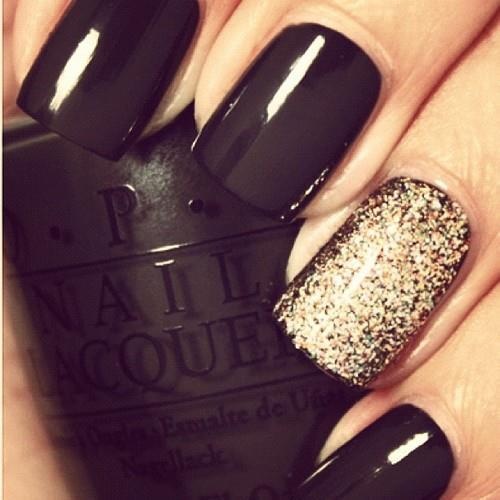 black and gold nails